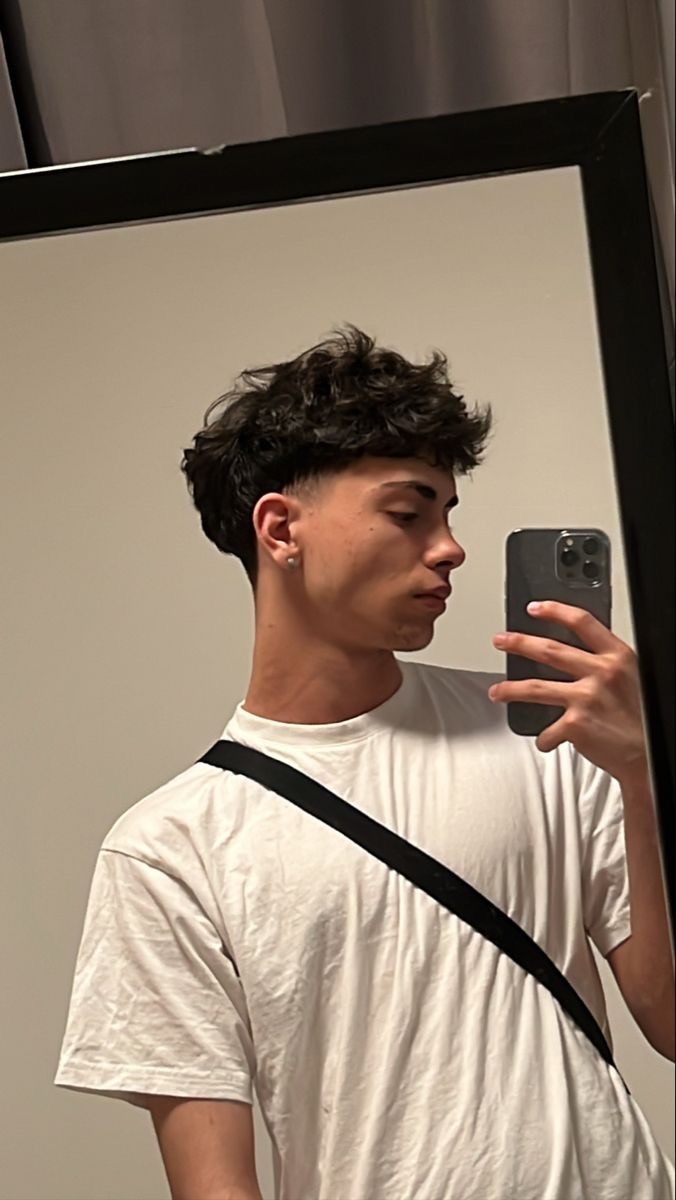 Profil de Ezekiel, 22 ans, Plan Cul à Parc Hosingen